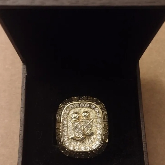 HAKEEM OLAJUWON SIZE 11 BACK TO BACK 1995 ROCKETS NBA CHAMPION RING,BOX & POSTER - Picture 14 of 17